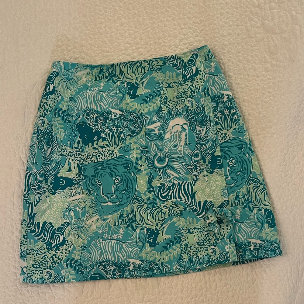 Cute blue printed Lilly Pulitzer skirt for women.